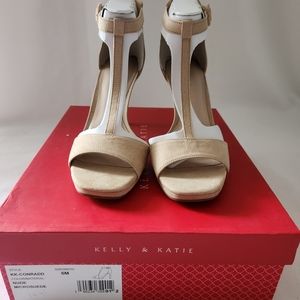 KELLY & KATIE Taupe Faux Suede Conradd Platform Sandal size 6
